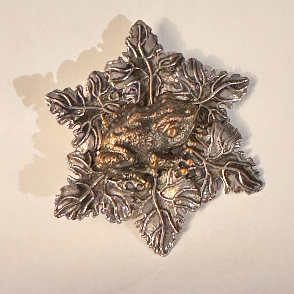 Sylvia Dahl for Neiman Marcus tree frog on leaf scarf clip pin brooch. 2.25 inch